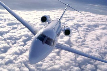 Avion Intre Nori