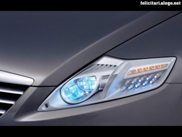 2005 Ford Iosis front