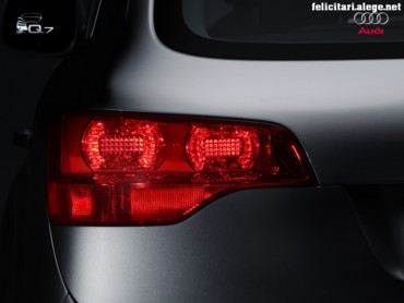 Audi Q7 left stop