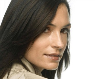Famke Janssen look
