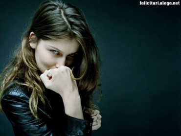 Laetitia Casta eyes